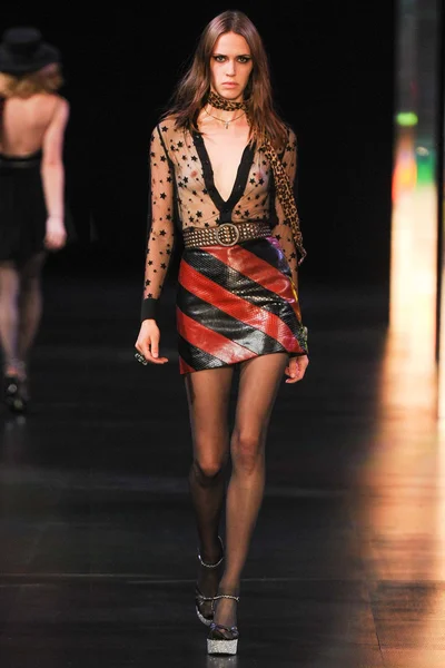 Look 27